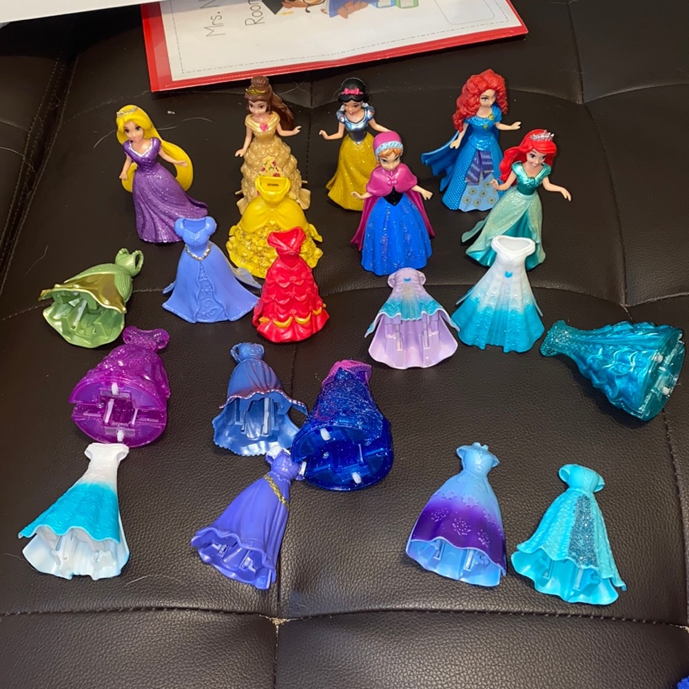Magic clip dolls